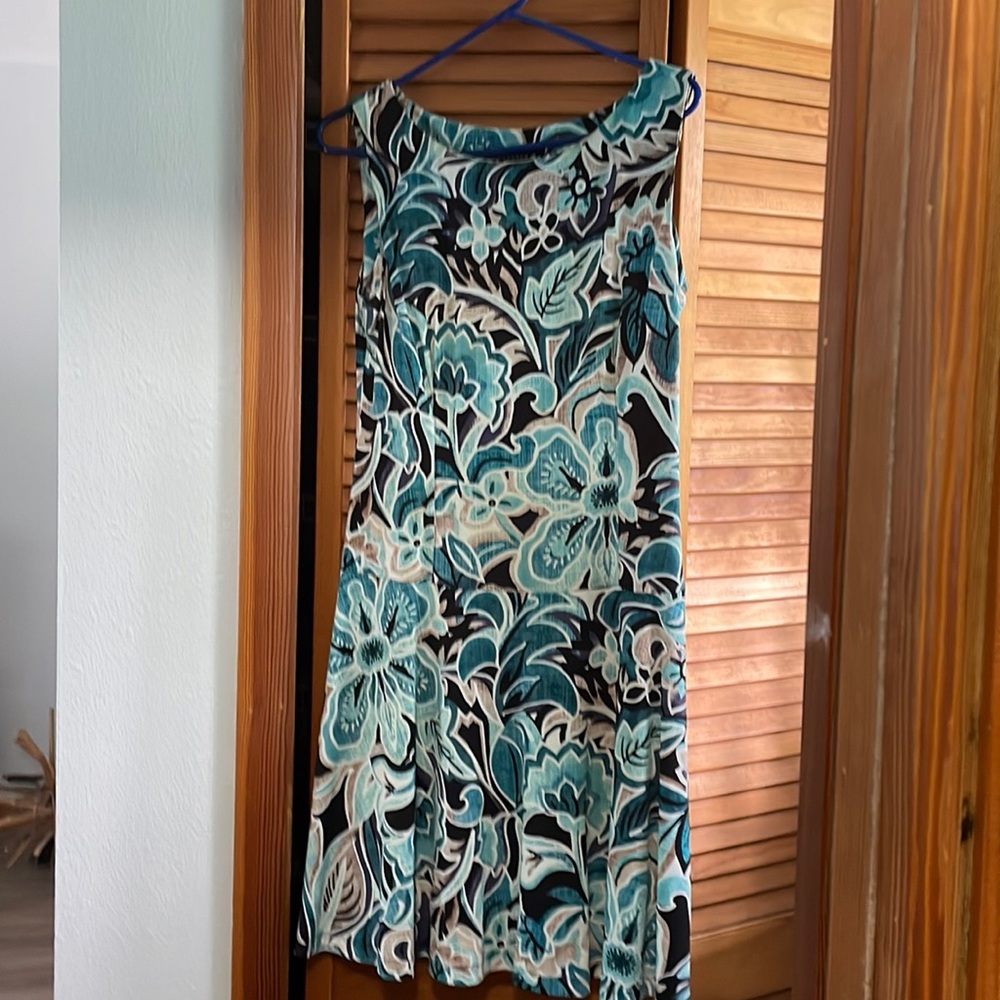 Sleeveless dress.